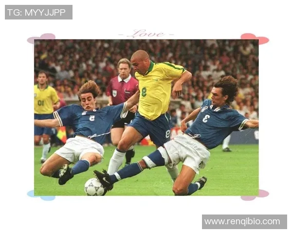 帅气足球球星们的独特魅力与球场风采解析