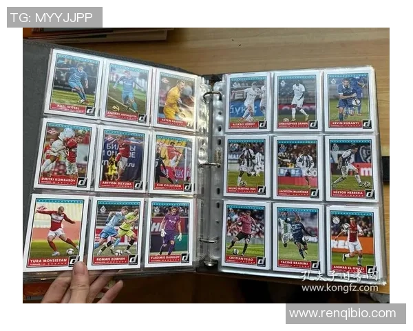 球星卡元素融合足球风格潮流运动书包新款时尚校园必备