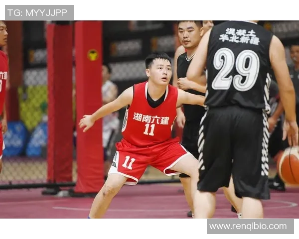 聚焦绿茵场巨星专访讲述球员逐梦之路与赛场内外精彩故事