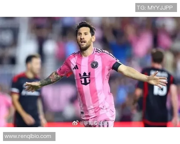 足球传奇瞬间：五大球星高光时刻，见证历史与荣耀的交织