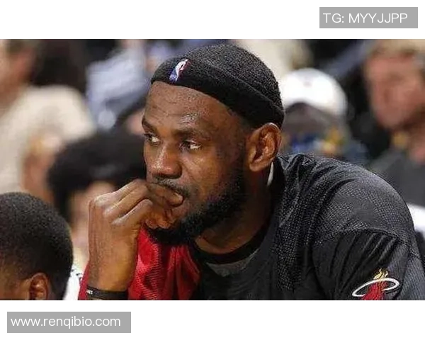 足球球星啃指甲背后的心理暗示与竞技压力解读